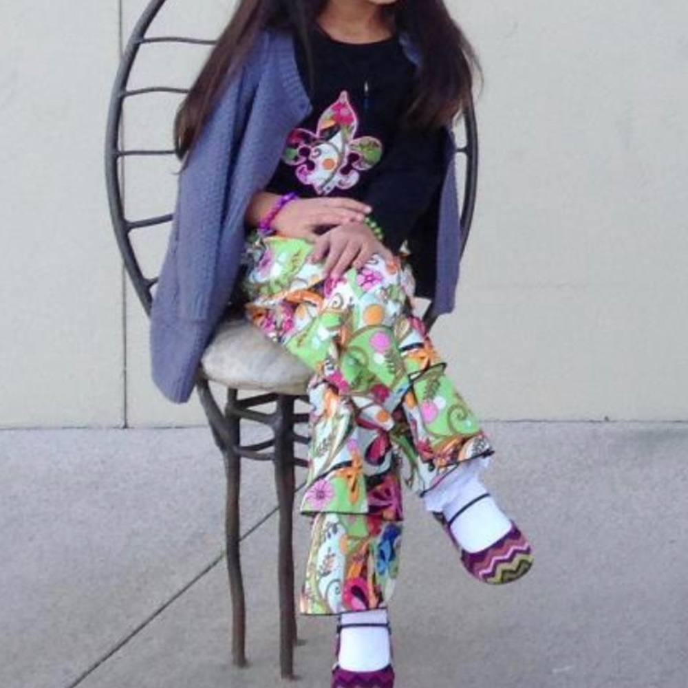 Ann Loren Fleur de lis top & pants set, size 6